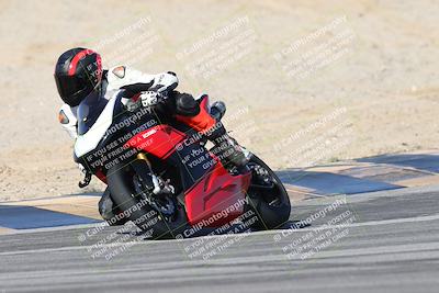 media/Dec-01-2025-Moto Forza (Mon) [[2daa91e15f]]/2-Intermediate Group/Session 2 (Turns 9 and 10)/
